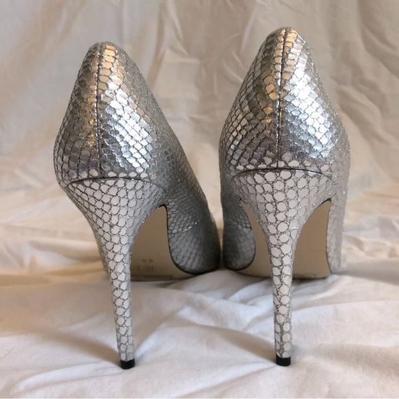 MIX No. 6 Silver “Fish Scale”  Pumps (7.5M) - Picture 5 of 15